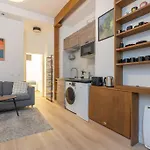 Charming Two Bedroom Wagram 17Th