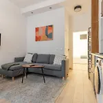 Charming Two Bedroom Wagram 17Th