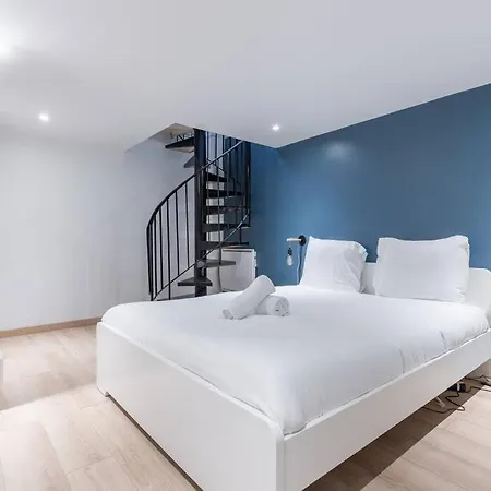 Charming Two Bedroom Wagram 17th Parigi