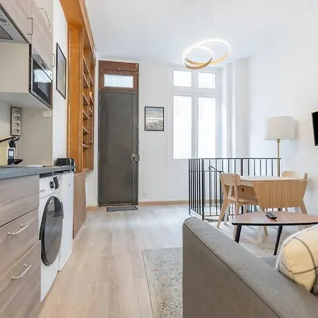 Apartment Charming Two Bedroom Wagram 17th Paris