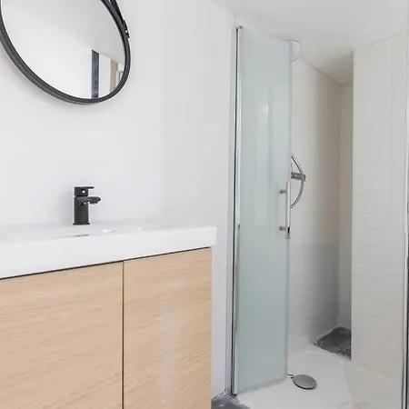 Apartment Charming Two Bedroom Wagram 17th