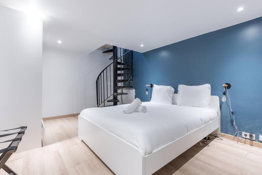 Charming Two Bedroom Wagram 17th Parigi