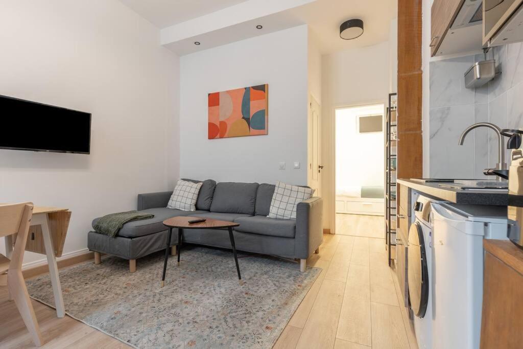 Charming Two Bedroom Wagram 17th * Parigi